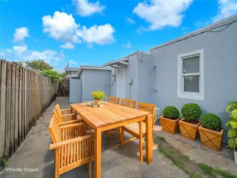 Casa en venta - 3 Dormitorios 2 Baños - Miami