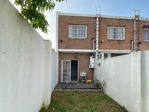 Dúplex 3 Ambientes - Luminoso - Cochera - Quincho con Parrilla