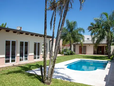 Amplia casa con gran parque en Reconquista