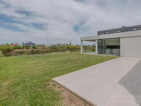 Casa 6 ambientes con 3 baños