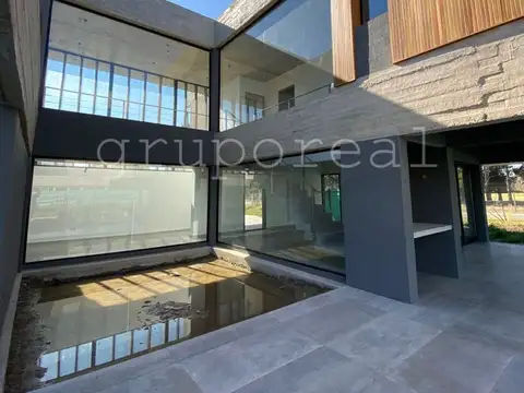 Casa 6 ambientes con 3 baños