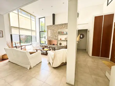 Casa 5 ambientes con 2 baños