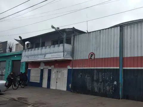 Galpón-deposito sobre Avenida