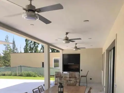 Av De Los Lagos  100