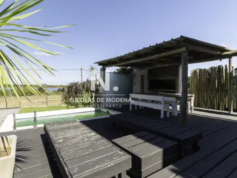 Casa 4 ambientes con 2 baños