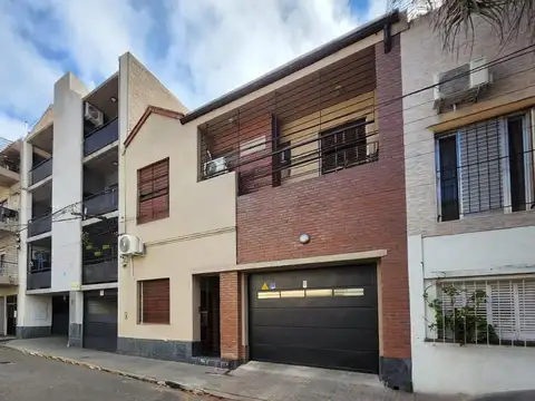 Venta casa 3 dormitorios y patio en Echesortu