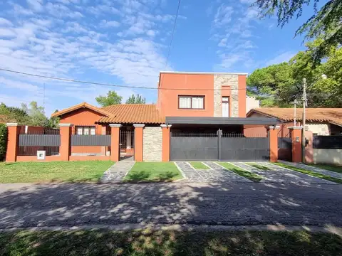 Casa - Venta - Argentina, Villa Elisa - Calle 132 bis