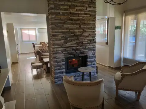 Casa en Venta en Villa Elisa, USD 239.000