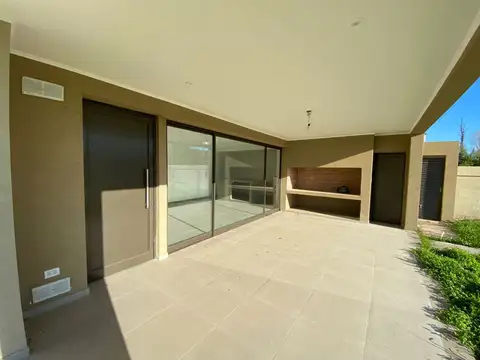 Casa 3 ambientes con 3 baños