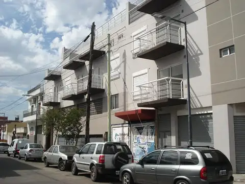 FLORESTA. Av.EVA-PERON 4300, Piso 2