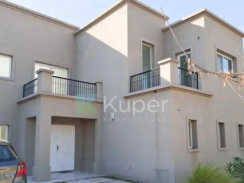 Casa 4 ambientes con 4 baños