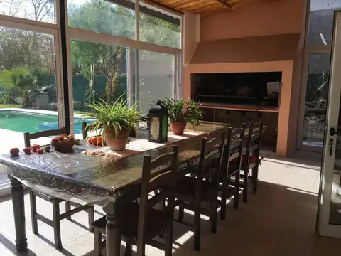 Casa 5 ambientes con 2 baños