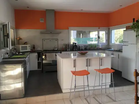 Casa en Venta con 4 cocheras