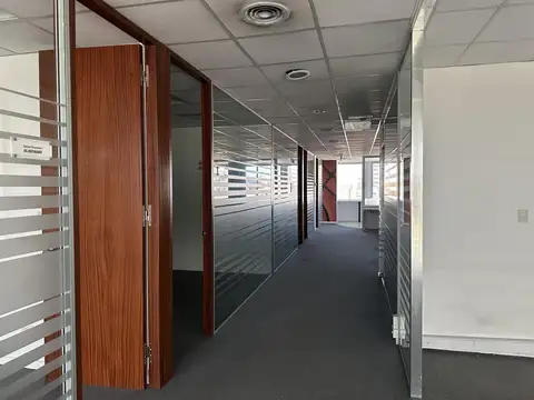 Oficina en Alquiler con 1 cochera