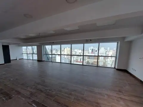 Oficina en Venta con 38 cocheras