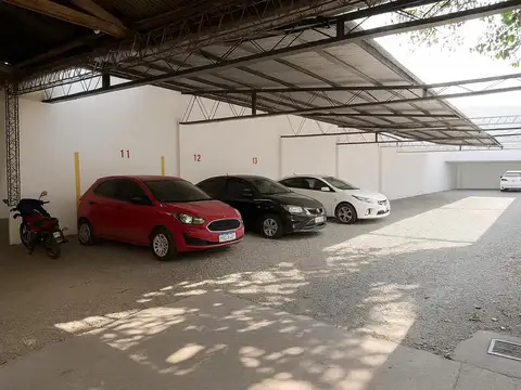 Cochera y Local Comercial en Salta al 300, Sm de Tucumán