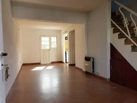 MARTINEZ;  DÚPLEX  CONNRENTA ; 3 AMB. C/ JARDIN TERRAZA Y GARAGE