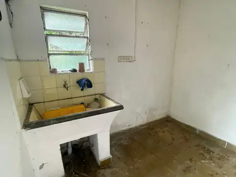 Casa con jardín y cochera en CIUDAD JARDIN 