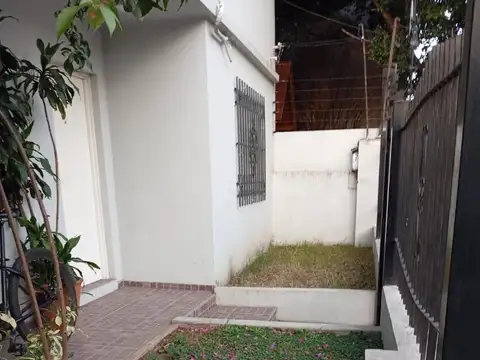 CASA 3 AMBIENTES, LOTE PROPIO CON ENTRADA PARA VARIOS AUTOS