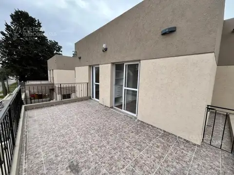 Casa en Alquiler con 1 cochera