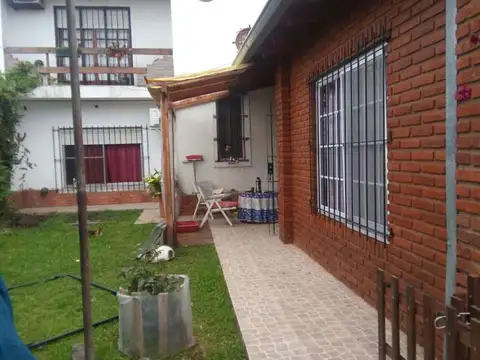 CASA EN VENTA - OPORTUNIDAD 