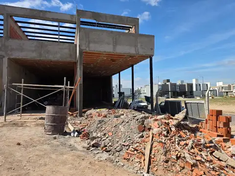 Local en Alquiler en Solares de Manatiales, $ 3.200.000