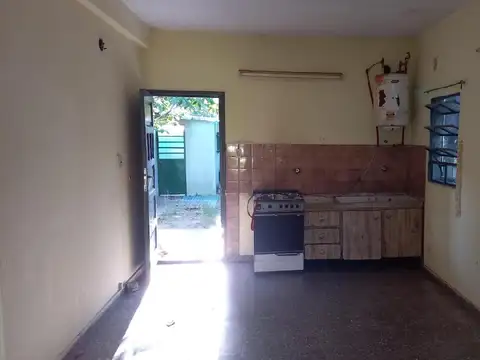 Casa 3 ambientes con 1 baño