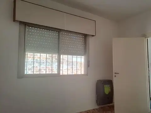 Depto Tipo Casa en Alquiler en Ezpeleta Este, $ 550.000