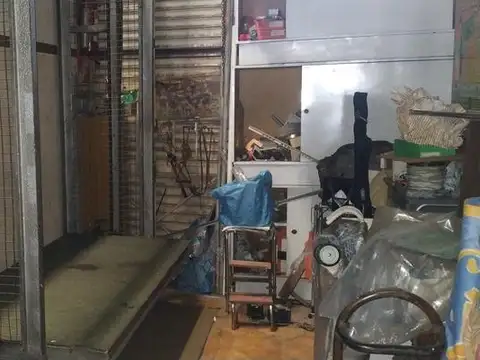 VENTA LOCALES SOBRE DOS LOTES 696 M2 VALENTIN ALSINA