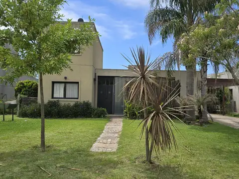Casa en venta en el  Barrio San Alfonso, Pilar del Este - 4 Ambientes