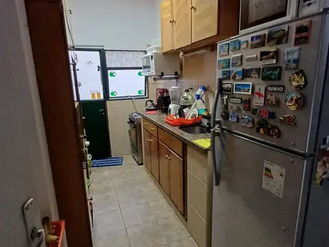 Casa 8 ambientes con 2 baños