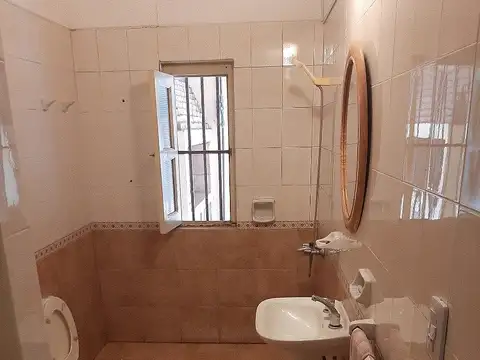 Excelente propiedad en Granadero Baigorria, en barrio Centro, propiedad mas 2 locales comerciales