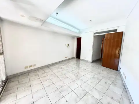 Martínez: Excelente propiedad en Primer Piso ubicada en la Avenida Santa Fe N° 1435. APTO CREDITO!