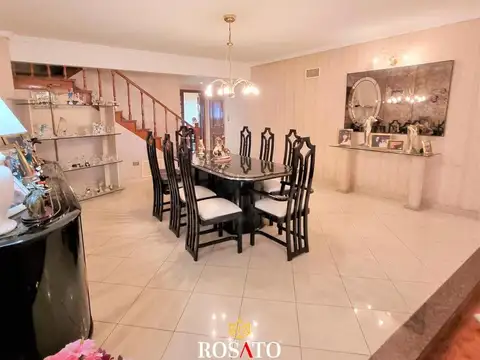 Casa 5 ambientes con 3 baños
