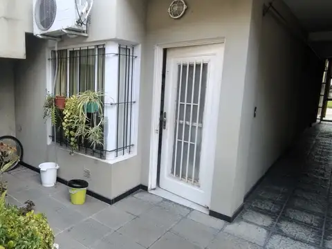 Departamento tipo PH de dos ambientes con cochera en San Justo.