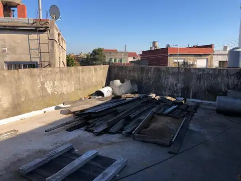 GALPON EN VENTA CON TERRAZA EN AVELLANEDA