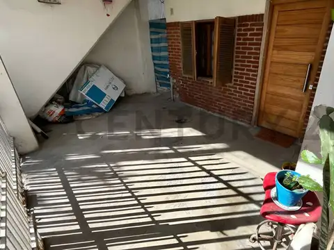 Casa 9 ambientes con 3 baños