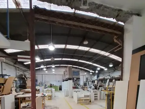 Se alquila 1300 m2 en Villa Maipu actual fabrica de muebles