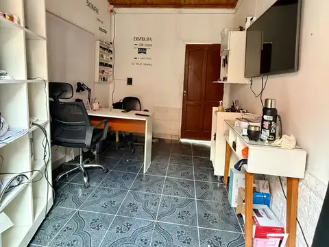 VENTA – Oportunidad Única en Salta: Casa + 2 Locales Comerciales con Renta Potencial a metros de Av.