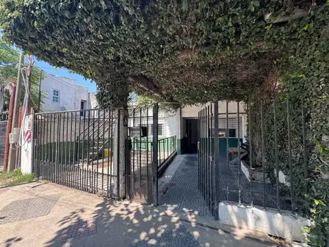 casa + 3 departamentos + 1 local