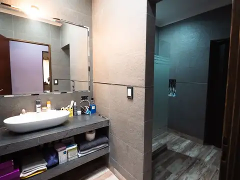 CASA EN VENTA LOMAS DE ZAMORA, 4 AMBIENTES