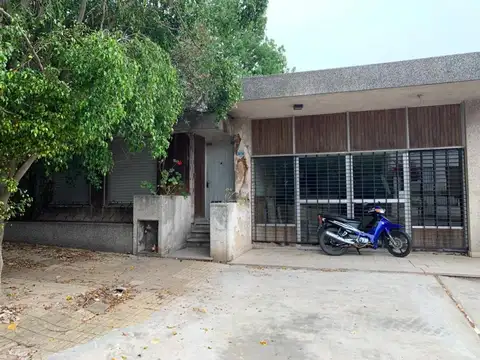 Casa con local a reciclar + terreno