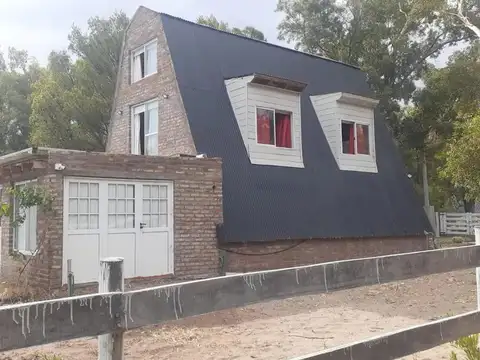 Casa en venta - 4 Dormitorios 2 Baños - Monte Hermoso