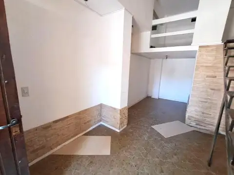 Local Comercial a 3 cuadras del mar con amplio entre-piso!