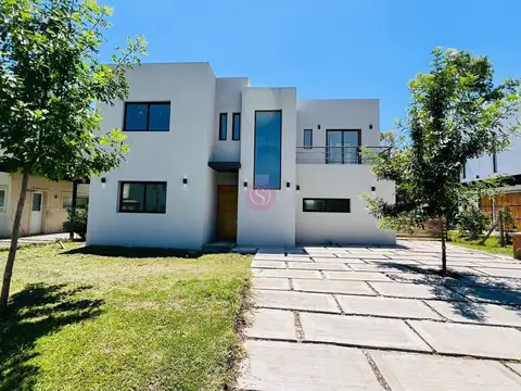 Casa  en Venta en Santa Lucia, Pilar del Este, Pilar