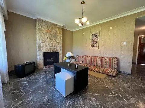 Casa en Venta con 3 cocheras