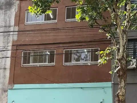 EXCELENTE FABRICA/ LOCAL - 500 m2 - 3 Plantas - Entrada p/ Camión - Oficinas- Sala de corte- COMPLETO  