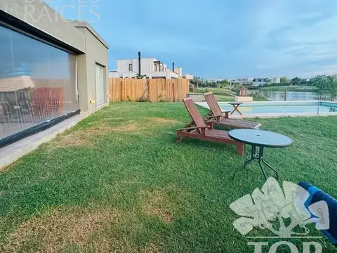 Casa 4 ambientes con 3 baños