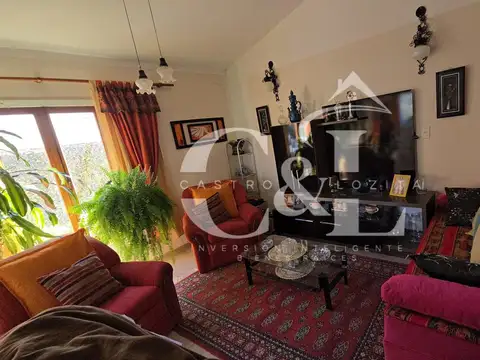 Casa 6 ambientes con 3 baños