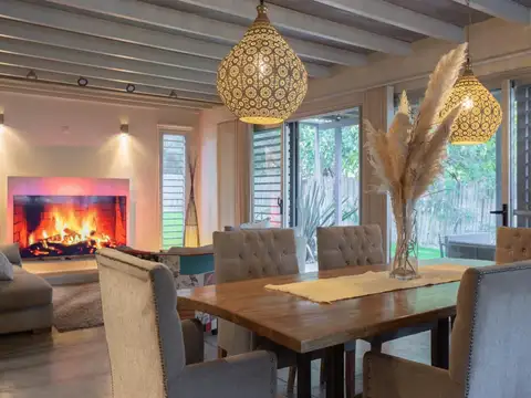 Casa 4 ambientes con 2 baños